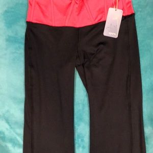 Cute, sleek, and very comfortable yoga pants.